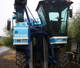 現代の収穫トラック