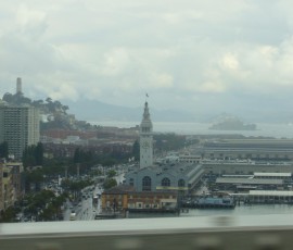 雨のサンフランシスコ。フェリービル付近