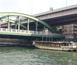 こちらは厩橋(うまやばし)