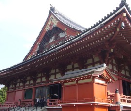 本堂は立派な建物