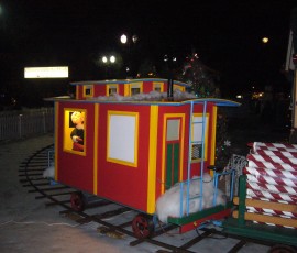 ダウンタウンの公園には、クリスマスの飾り付け