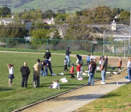 子供たちも負けずにティーボールの練習
