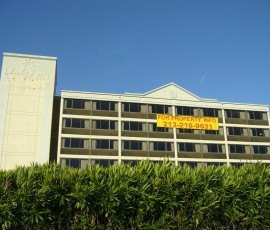 おっと、球場近くのホリデーインが売りに出ている!