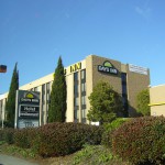 お隣のデイズインには、レッドソックスファンが泊まってます