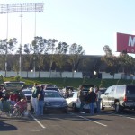 駐車場で、出陣前のバーベキュー