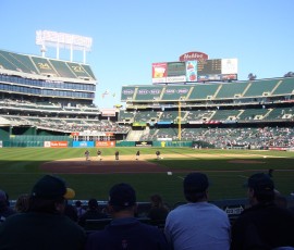 フィールドに水まき