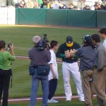 始球式のエバンくん。全米スペル大会の覇者です