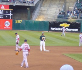 4回裏、チャベスの二塁打をきっかけに、A's3点先取
