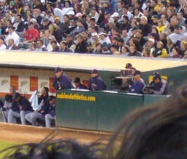 じっと見守る松坂投手