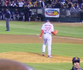 7回裏2アウト、岡島投手登場!