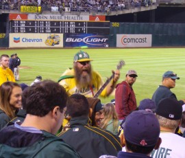 客席に、名物おじさん登場