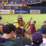 客席に、名物おじさん登場