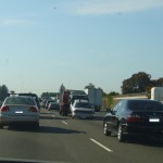 880号線に入ると、とたんに混んでいる