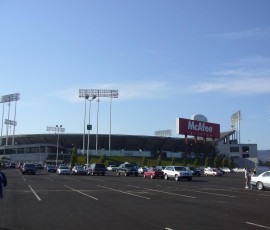 ご存じ、オークランドA'sのマカフィー・コロシアム