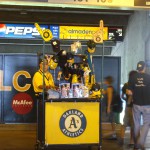 プログラム売りのおじさん。ひとつ5ドルです