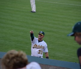 試合前のファンサービス。A'sのスウィッシャー選手