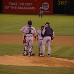 バティスタ投手に声をかける城島