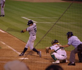 打った!・・・ 残念ながらゲッツー