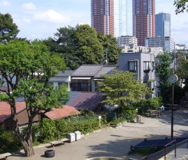 こちらは元麻布にある児童公園