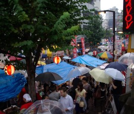 商店街にずらっと並んだ日本全国からの出店