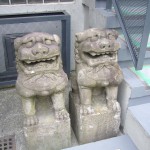 西麻布で見かけたオブジェ。狛犬でしょうか?