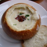 サンフランシスコ名物、クラムチャウダー入りのサワーブレッド