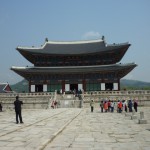 正面の勤政殿は、国家行事が行われた宮廷の中心