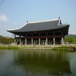 韓国最大の木造楼閣・慶会楼。王の宴会の場