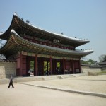 世界遺産に登録される昌徳宮(チャンドックン)の正門・敦化門