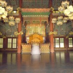 儀式を行う仁政殿内の執務室