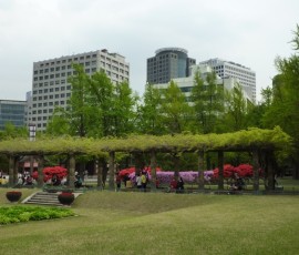 園内は市民の憩いの場