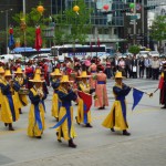 鼓笛隊が儀式の終了を告げる