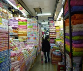 カラフルな布団がずらり