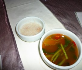 宮廷料理の前菜:おかゆと水キムチ