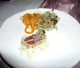 前菜二品目はナムルとまぐろのたたき