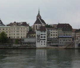 スイス北端の街、バーゼル。姉を訪ねました