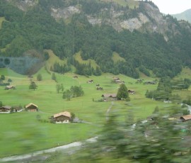 こちらは、スイスらしい集落