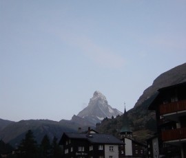 夜明け前のマッターホルン