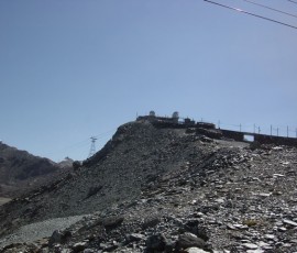 え、あんな所まで登るの?