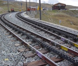 登山鉄道の線路もこんなにがっちり