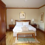 張り替えたばかりの床が嬉しいベッドルーム