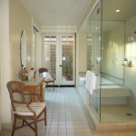 明るいバスルームが気持ちいい