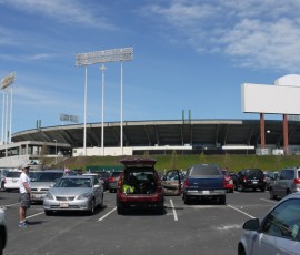 球場のオークランド・コロシアム