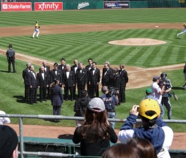 この日は国歌斉唱も日系の男性コーラス