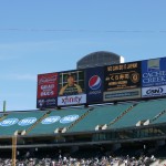 「日本デー」にちなみ、電光掲示板に松井選手のあいさつ