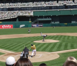 2回裏、松井選手がヒットを打つ!