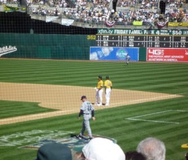 ライト(イチロー)前ヒットとなり、一塁へ。今季初打点