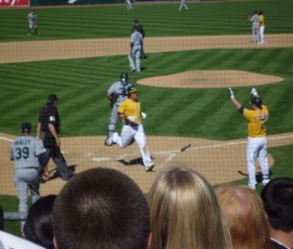 松井が7点目のホームを踏む