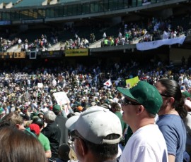 この日スタンドには日の丸がちらほら