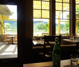 ナパに入ったら、まずは腹ごしらえ。オークヴィルのブリックス